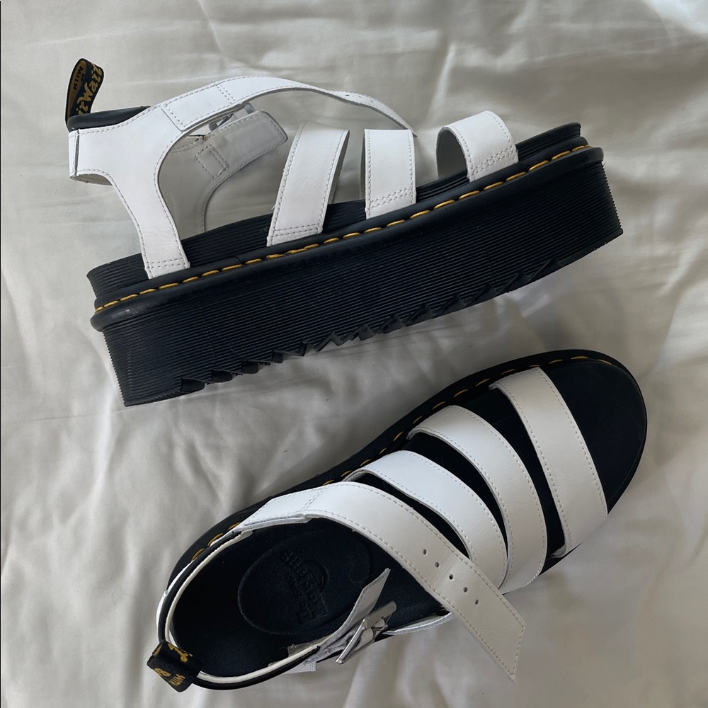 DR MARTENS - BLAIRE HYDRO LEATHER PLATFORM STRAP SANDALS - women’s size 10
